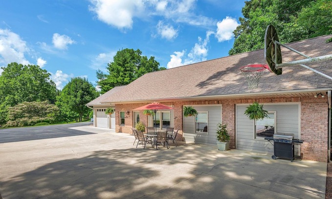 Canton House | Private Mountain Retreat with Pond, Pool & Scenic Views - Minutes from Asheville