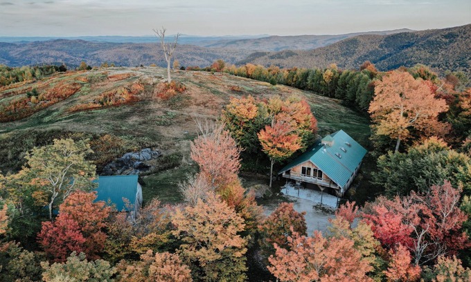 Stockbridge Ski Chalet | Private Mountain Sanctuary | 15 Min to Killington