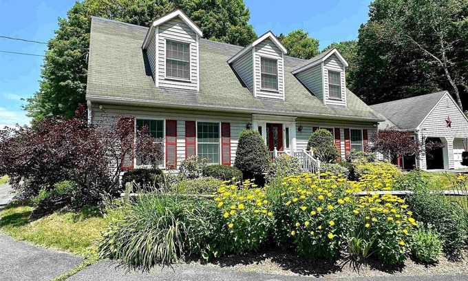 Cornish House | Private mountain setting w/open rooms, hiking, biking, skiing at your doorstep!