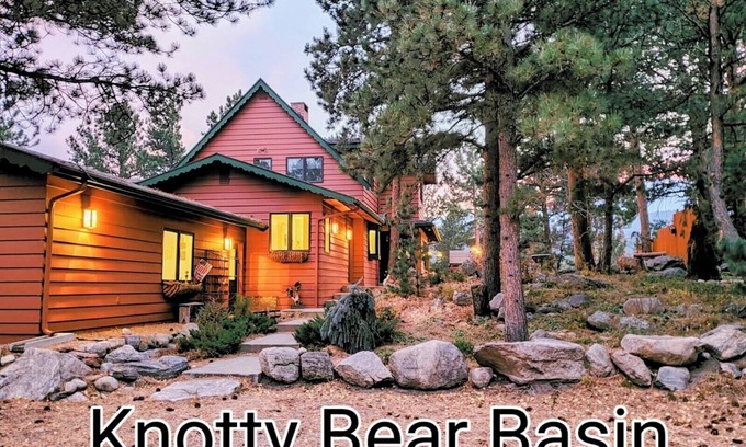 Allenspark House | Private Mountain Tranquility for large families near Rocky Mountain National Pk!