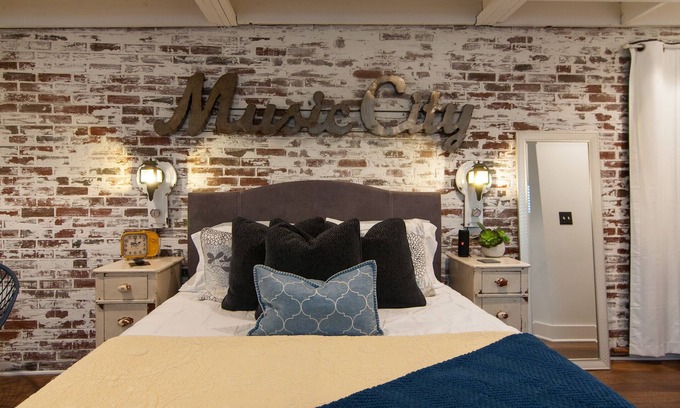 Eva Mor Heights House | Private Music City Suite, Private Entry, minutes from downtown!