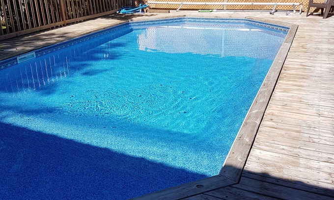 Gravenhurst Bed & Breakfast | Private muskoka retreat with pool