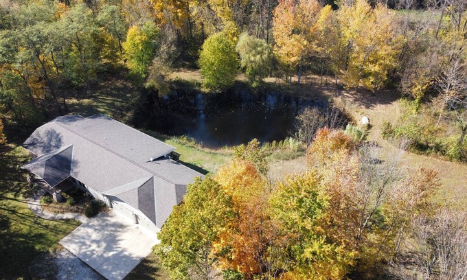 La Porte House | Private nature retreat, close to Harbor Country’s best attractions