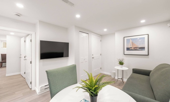 Marpole House | Private newly renovated 1 bed 2 baths suite in central location