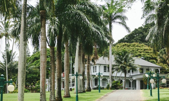 Pauwela House | Private Nine-Bedroom Luxury Estate with Pool and 20-Acre Arboretum