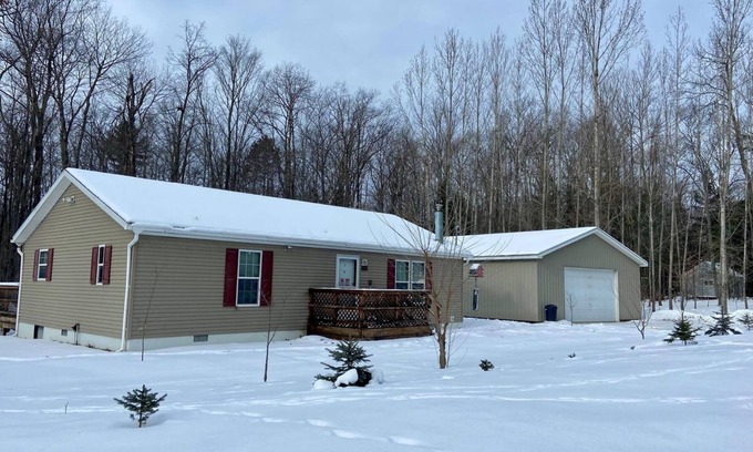 Atlanta House | Private Northern Michigan Haven