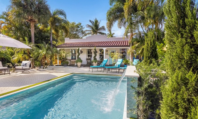 Mango Groves House | Private Oasis 1 Mile to Beach Heated Pool