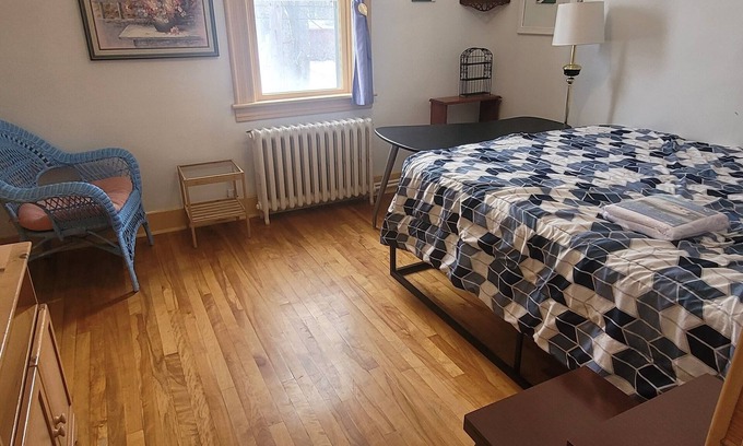 Springhill Apartment | Private Oasis in a shared apartment: Cozy Room for you