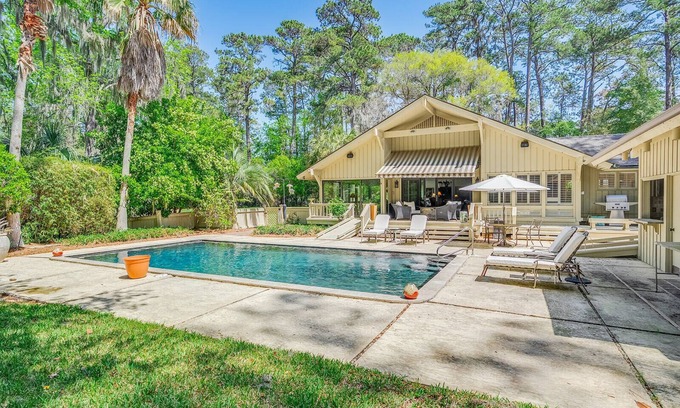 The Landings House | Private Oasis in The Landings w/Pool by Lucky Savannah