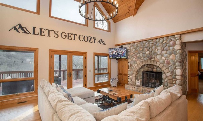 Tynecastle Cabin | Private Oasis in Tynecastle