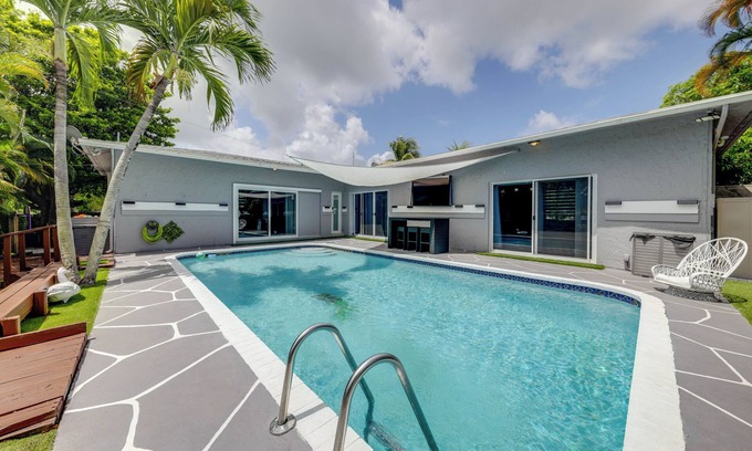 West Park House | Private Oasis in West Park Near the Beach!