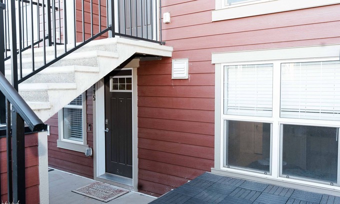 Cranston House | Private Oasis - Long stay welcome!