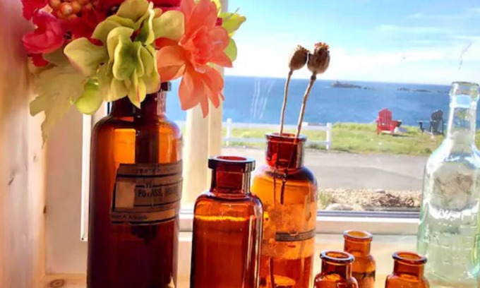 Bonavista Condo | Private Oceanfront Artist Studio