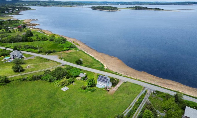 Lower Rose Bay House | Private Oceanfront Beach House