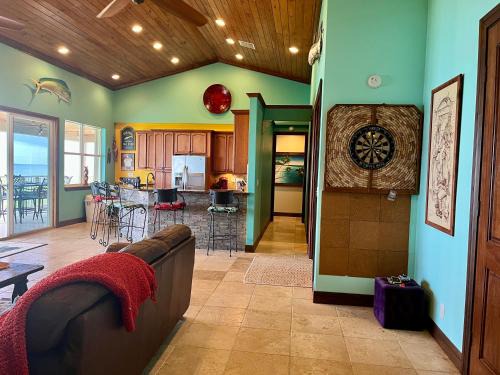 West End House | Private Oceanfront Escape: Kayaks, Sunsets, Coral!