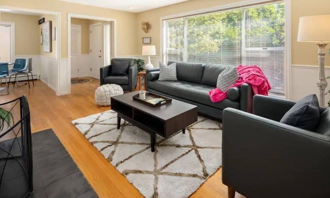 Greenwood House | Private Office, Cozy 3 bed, Private Homey getaway!