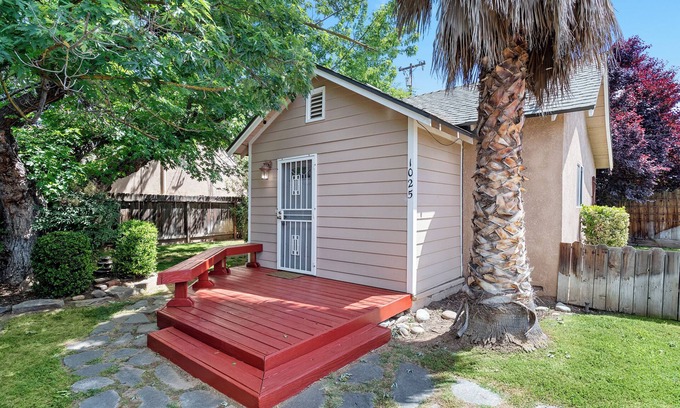 Fig Garden House | Private Old Fig Garden 1-Bedroom Home