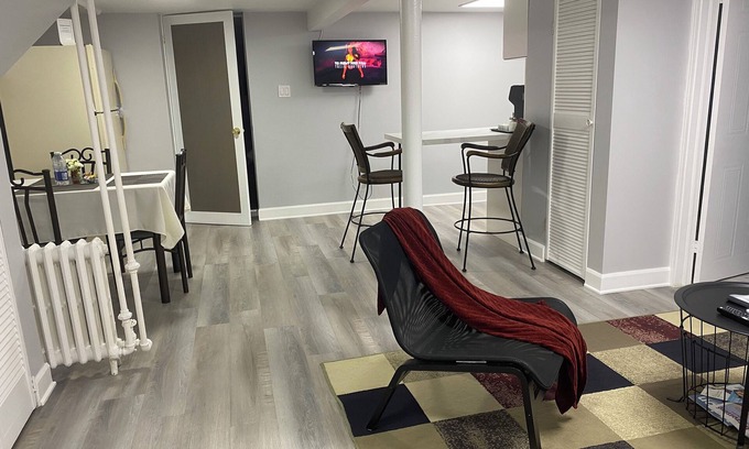 Clairlea - Birchmount House | Private one-bedroom apartment with separate entrance + free parkingn