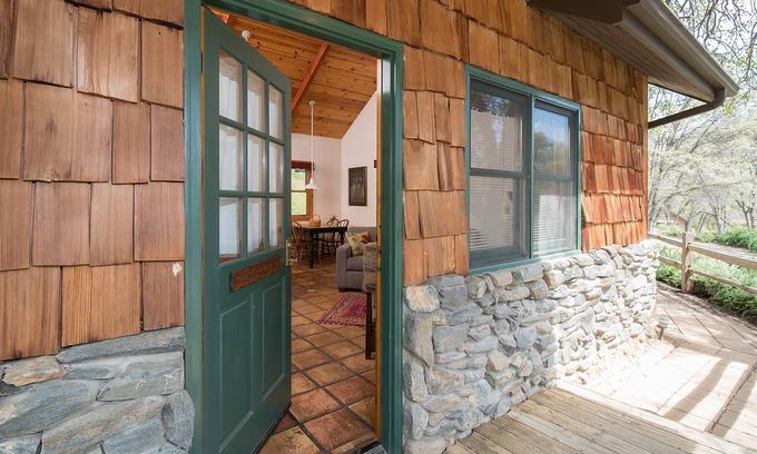 Ahwahnee Cottage | Private One-bedroom Cottage with Kitchen: Your Romantic Hideaway near Yosemite