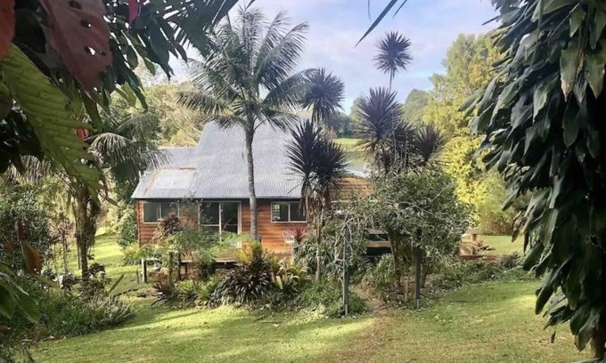 Maleny Cabin | Private One Bedroom Lakeside Cabin