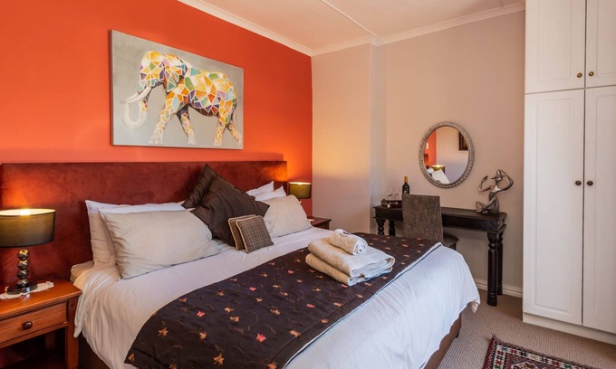 Eastcliff House | Private one bedroom self catering apartment in quiet centrally located street