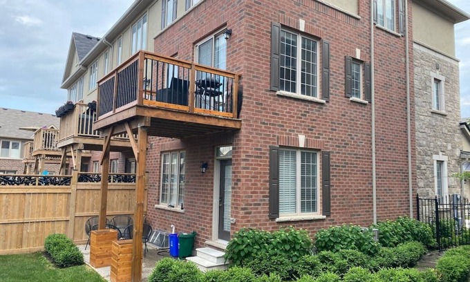 Oakville House | Private One bedroom Suite. B and B on main floor