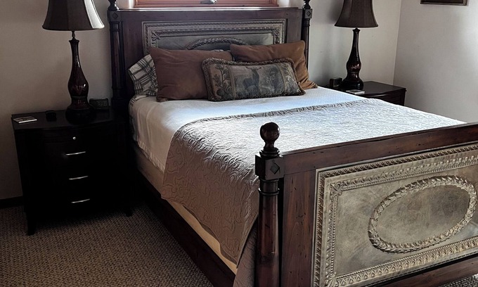 Wilson Apartment | Private one bedroom upper level suite