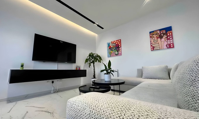 Ain Zaghouan Apartment | Private Paradise with Gym & Pool: A Luxurious Escape in Les Jardins de Carthage