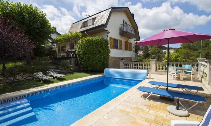 Santa Rosa Villa | Private paradise - hop, skip or jump to Barcelona!