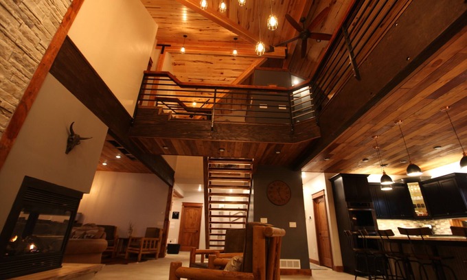 Remer Cabin | Private Paradise- Luxury lodge and Event Venue. year-round adventure!