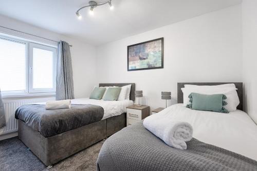 Sketty Apartment | Private Parking, Garden, Close to Beach!