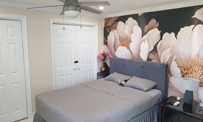 Cooper's Town House | Private, Peaceful, & Cozy, with a view and access to the ocean.