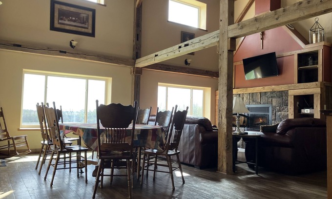 Berwick House | Private Peaceful Country Getaway - Family Friendly - Illinois