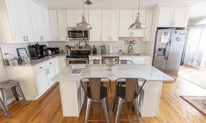 Skaneateles House | Private & Peaceful Renovated Skaneateles Lake Cottage- 200' private lakefront