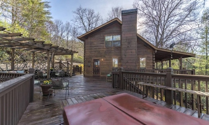 Blue Ridge Cabin | Private pet-friendly Aska Adventure Area getaway with gorgeous views!