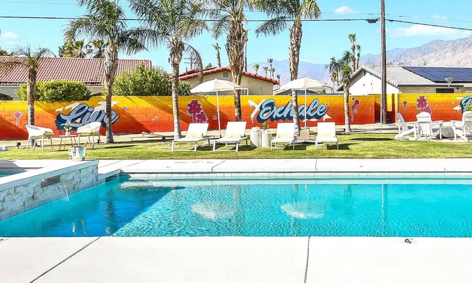 Racquet Club South Villa | Private Pickleball Court Villa Downtown +Volleyball Court/Bikes/Heated Pool/Spa