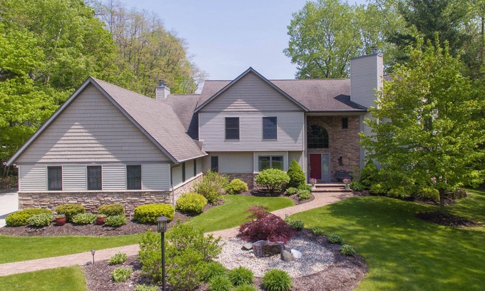 South Haven House | Private Pool/4 Min drive to Beach/5 Star home w/huge yard, firepit & sunroom