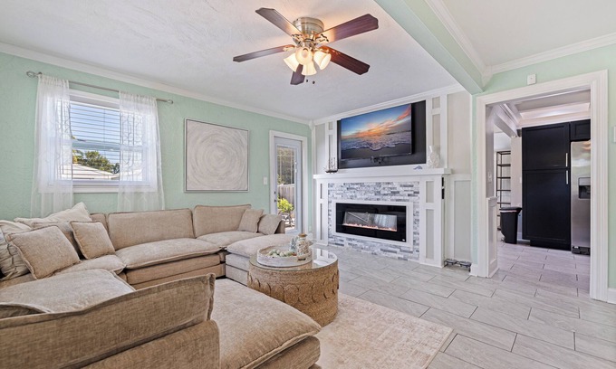 St. Petersburg - Clearwater House | Private Pool, 7 Mi to Spa Beach! Family Pastel Gem