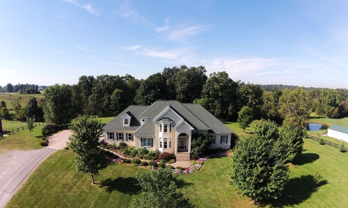 Brandenburg House | Private pool and fishing pond. Luxurious estate with 6 bedrooms and 6 bathrooms.