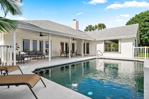 Palm Beach - West Palm Beach House | Private Pool Fire Pit, Stylish Escape Near Dt