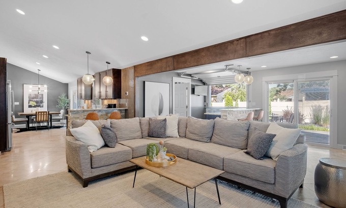 Grandville House | Private Pool, Hottub, Steamshower just 10 minutes from Grand Rapids