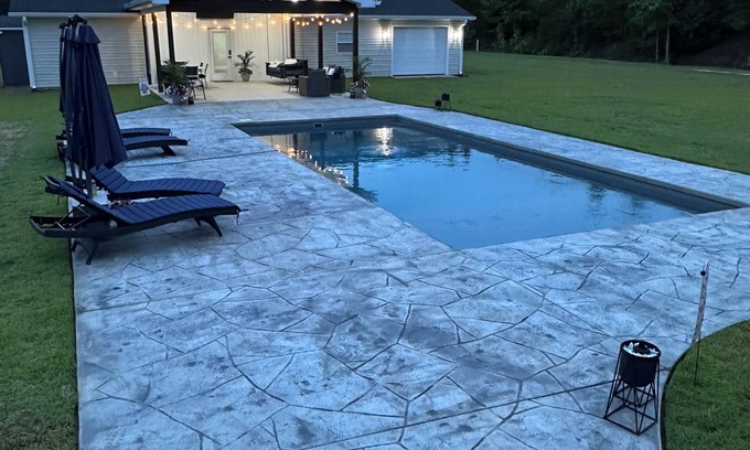 Floyd Dale House | Private Pool house in Mullins