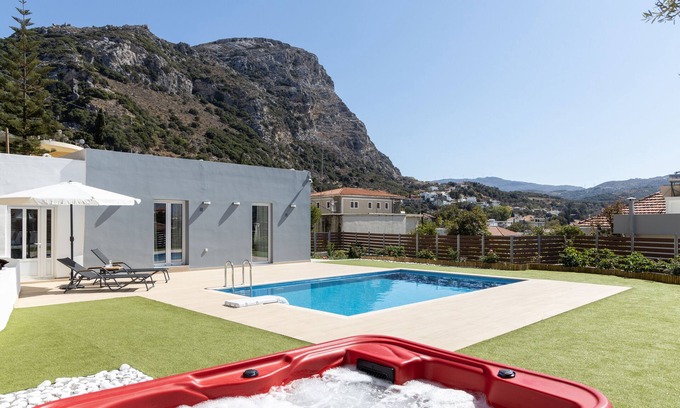 Spilion Villa | private pool ,jacuzzi , BBQ , big garden ,free parking , free wifi