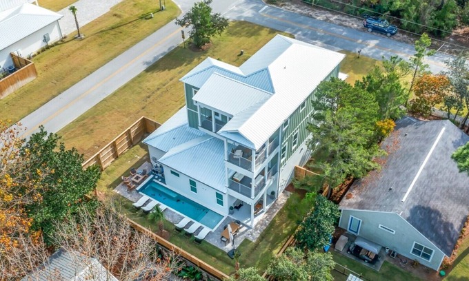 Gulfview Heights House | Private Pool, LSV, Bikes, BRAND NEW! Walk to Beach in Blue Mountain!