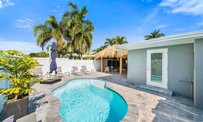 Coral Heights House | Private Pool, Outdoor Palapa Lounge, BBQ & Hot Tub