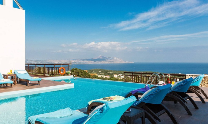 Plaka Villa | Private Pool ★ Sea view ★ BBQ ★ 2min drive to beach