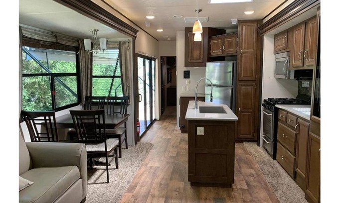 Temecula House | Private protected oak grove with stream only 10 minutes to Old Town Temecula