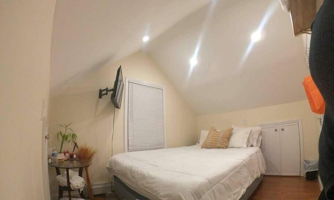Bay Shore Apartment | Private Queen BedRm, Events, PetPally, LTR, MTR, STR