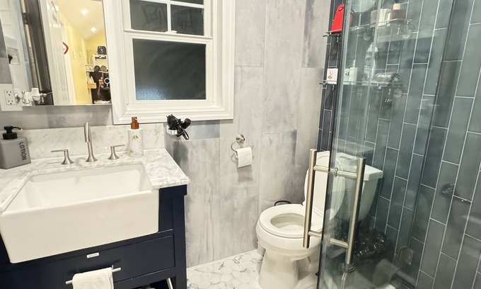 Bay Shore Apartment | Private Queen BedRm Pet Pally, Work, Events, LTR, MTR, STR