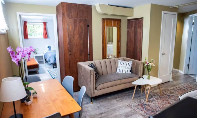 Queen Anne Apartment | Private, Quiet 2BD 1BA Queen Anne Guest Suite!